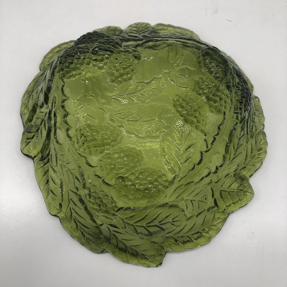 VTG Green Glass Grapes Leaves Scallop Edge Candy Dish Indiana MidCentury Bowl A1 - Picture 5 of 6